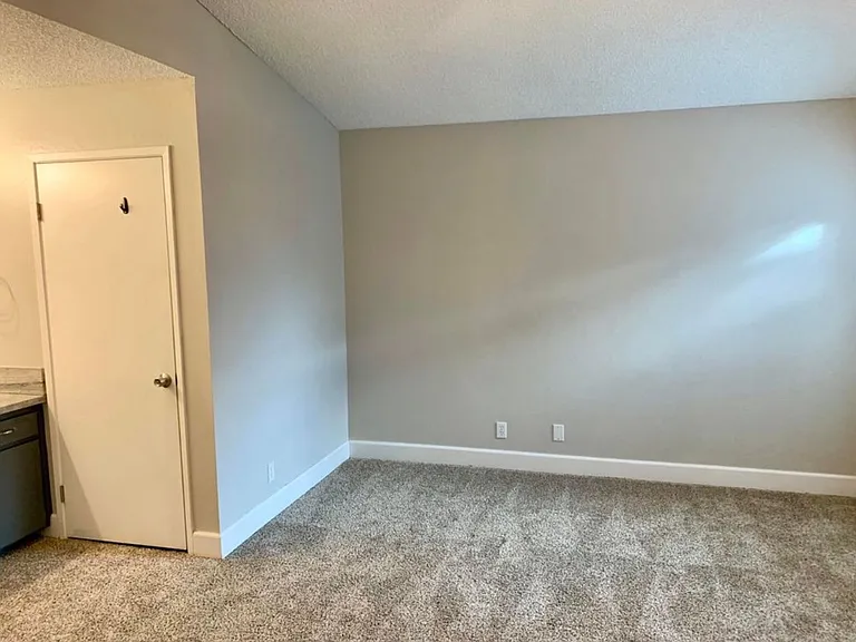 1403 E Sunnyview Ave — Photo 12
