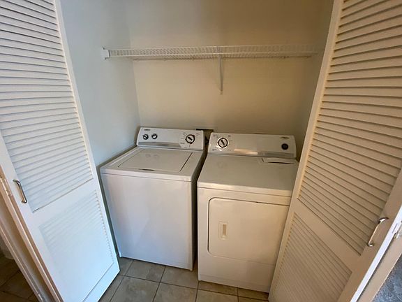 4th image of 806 S Plymouth Ct #405