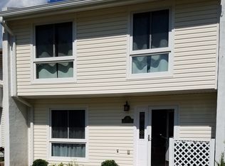 28 Simeon Ln, Sterling, VA 20164