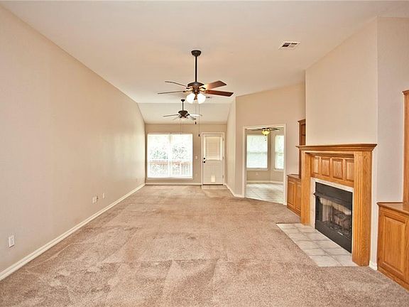 4th image of 1305 Barberry Ln