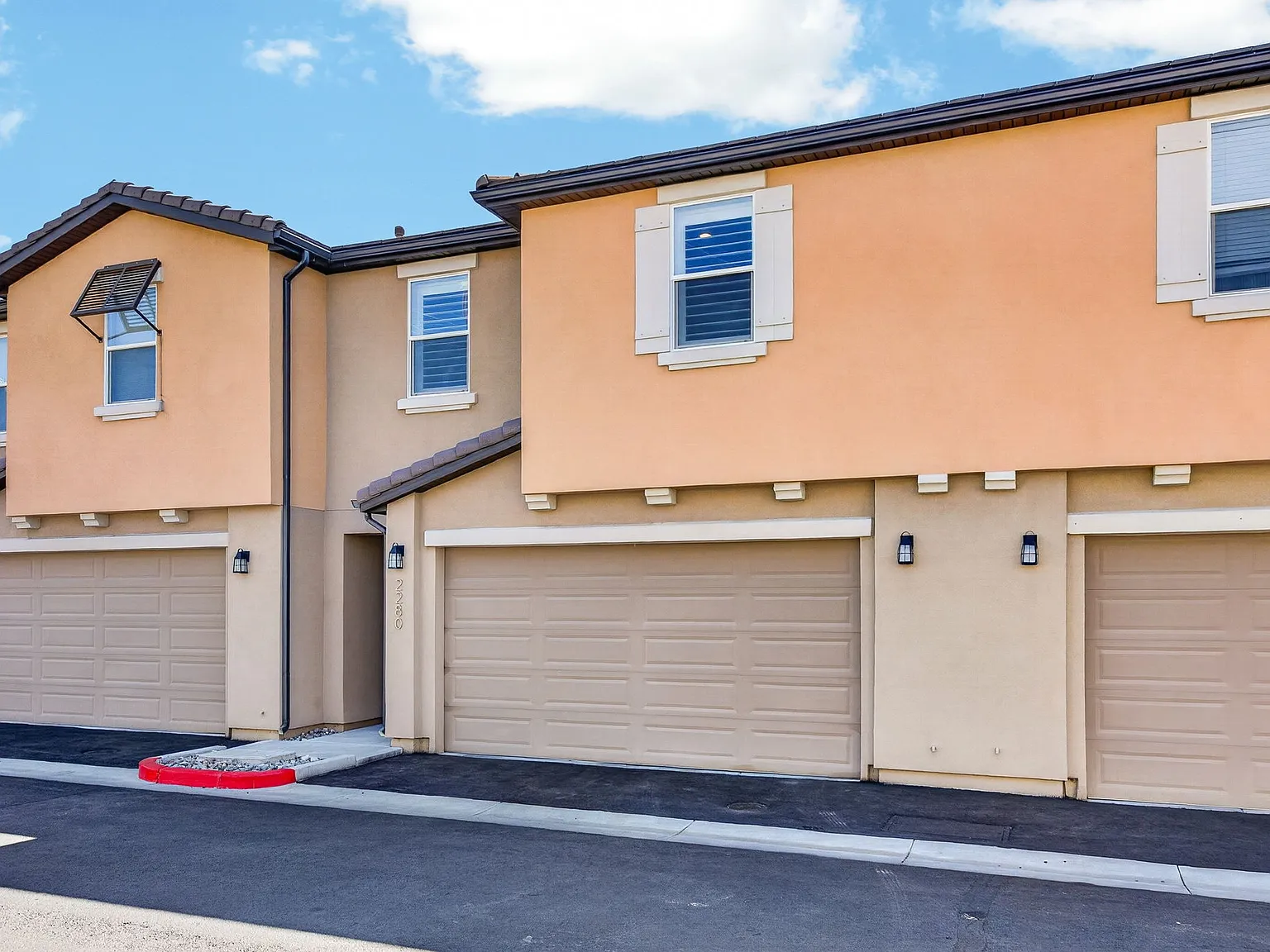 2280 Altamira Dr — Photo 2