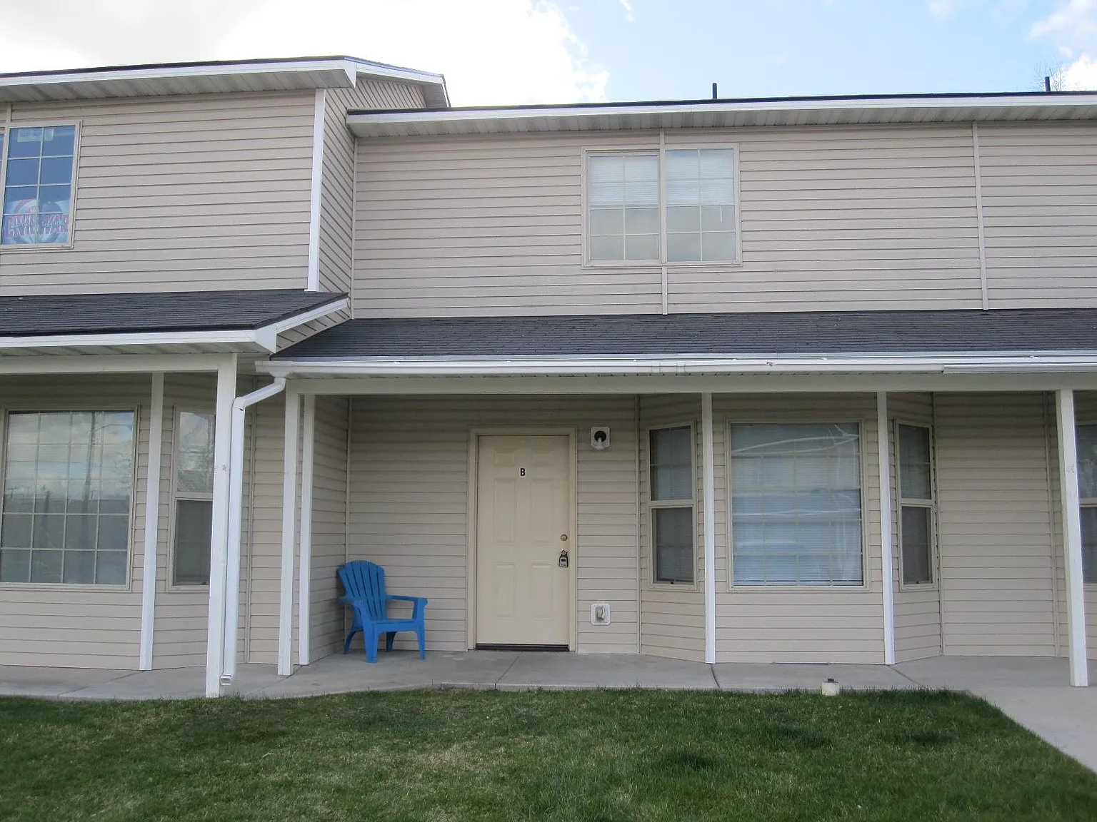 2 bed, 1.5 bath, 1100 sqft, $1,250 — Photo 1