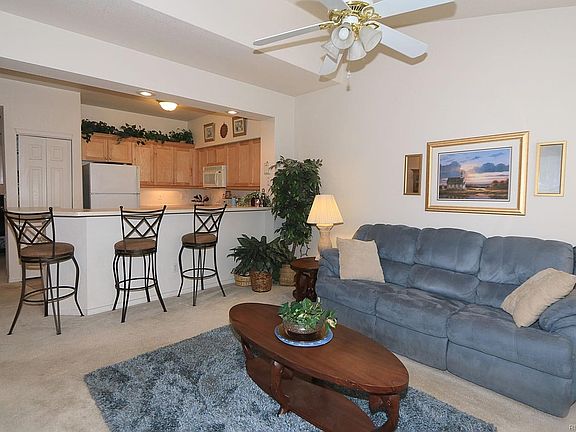 Great room!  Nice vaulted ceiling, neutral colors, ample breakfast bar, lovely maple cabinets