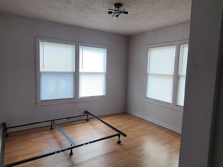 1533 Alhambra — Photo 7