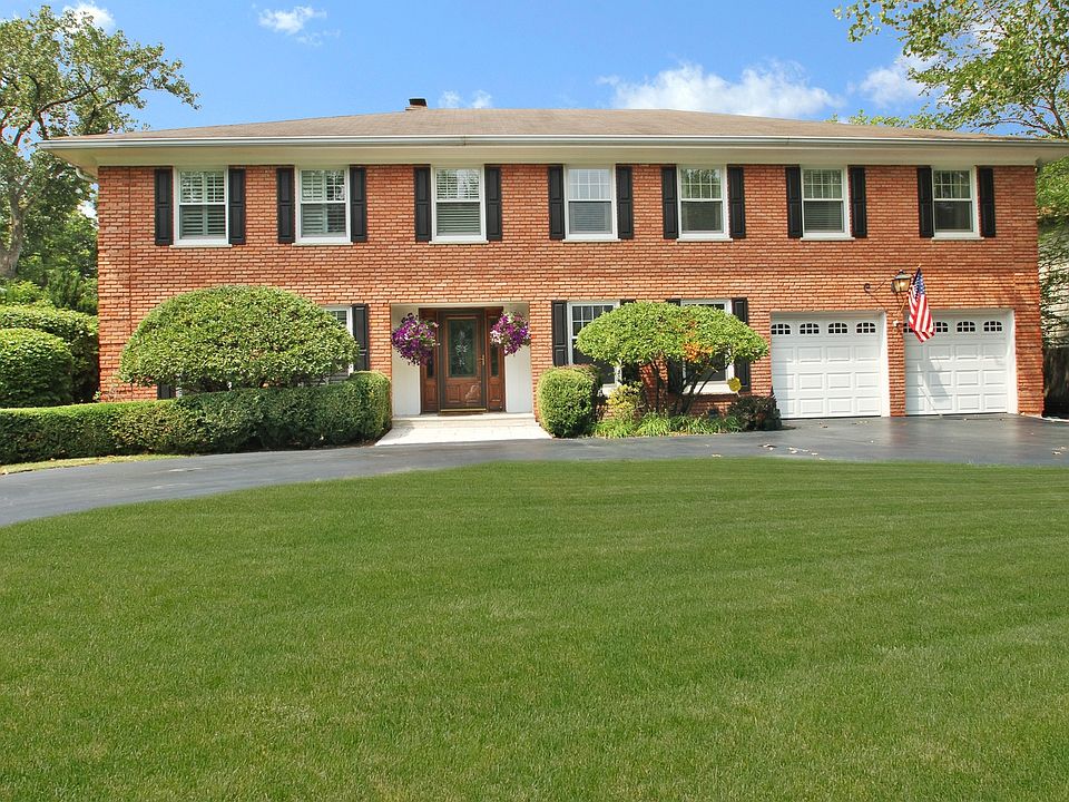 1st image of 594 Woodland Ln N