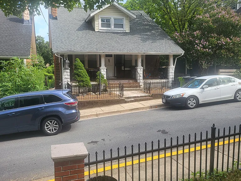 3703 Jackson Ave #BASEMENT — Photo 17
