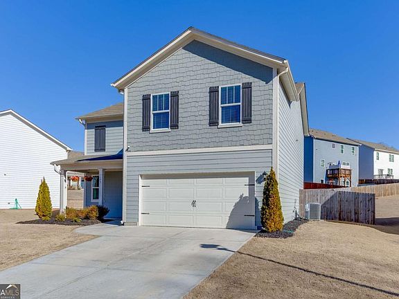 3rd image of 135 Russell Rd