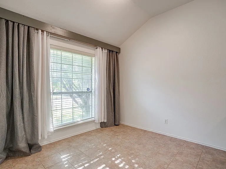 5323 Northridge Blvd — Photo 23