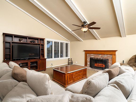 3rd image of 1569 Shepherd Dr