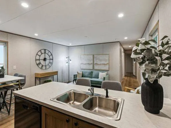 105 Sundale Trailer Ct, Washington, IN 47501