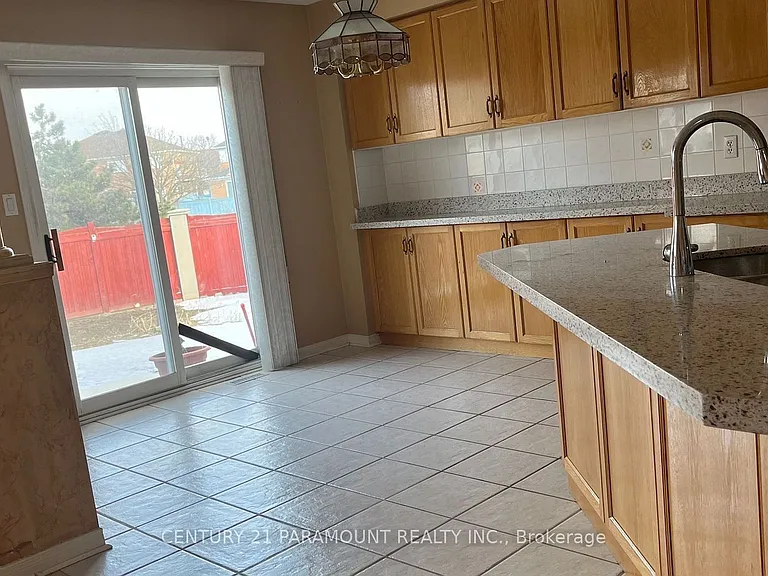 34 Jewel Cres — Photo 5