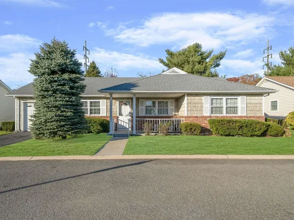 15 Dawn Drive #15, Oakdale, NY 11769