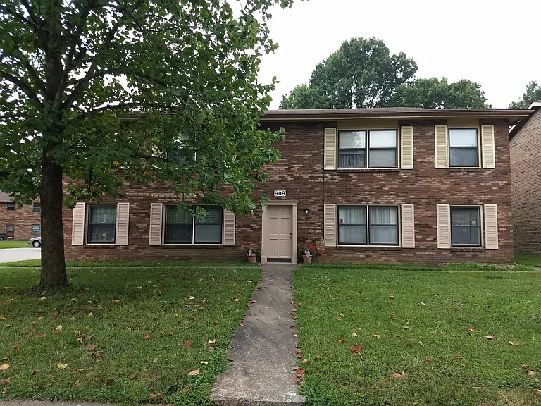 609 Sycamore Cir #1-4 — Photo 1
