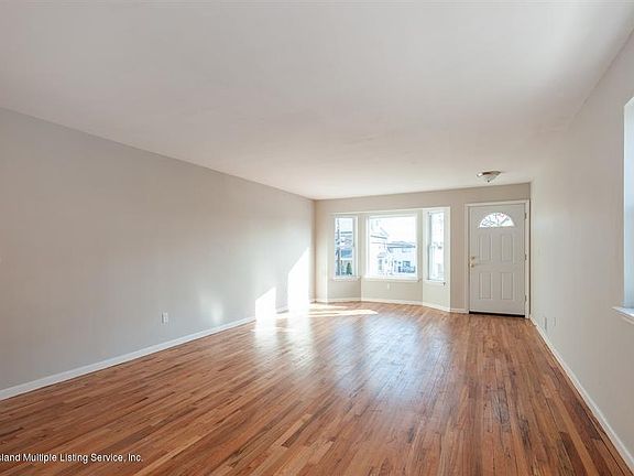 5th image of 46 Renfrew Pl