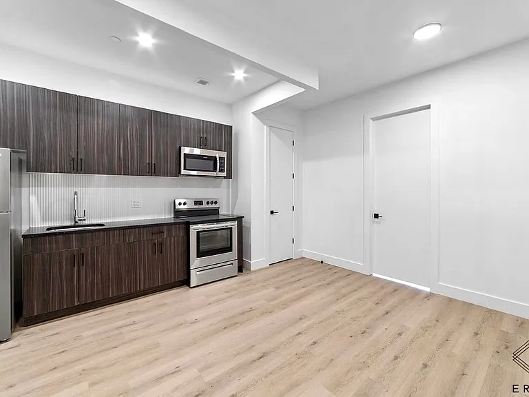 1183 New York Ave #1B — Photo 5