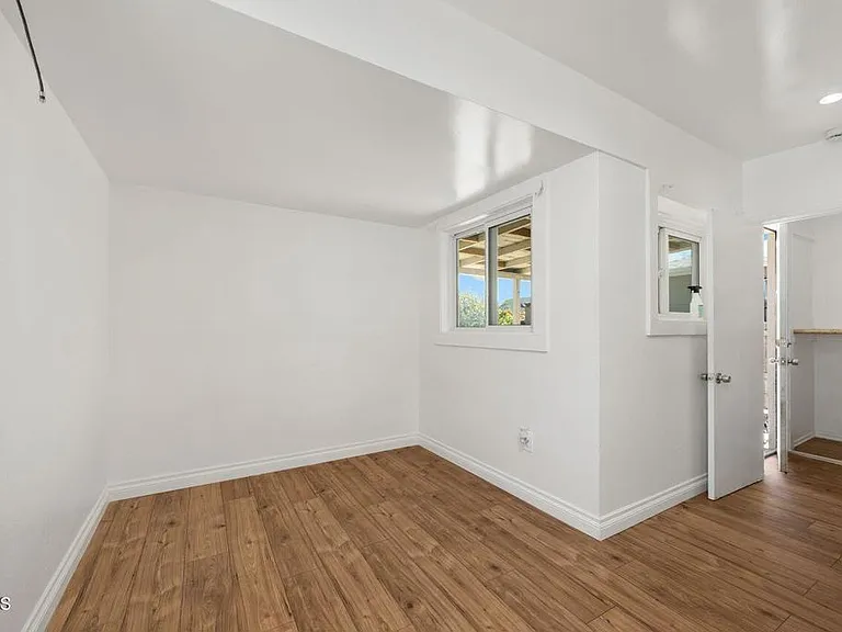 1418 W 69th St — Photo 18