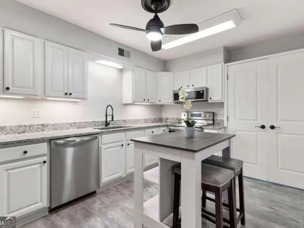 8 Chaumont Sq NW, Atlanta, GA 30327