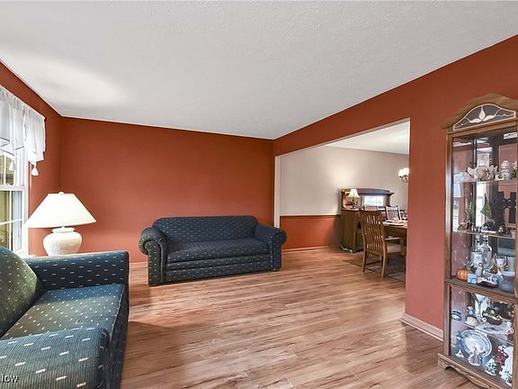 2nd image of 30824 Windy Hollow Ln
