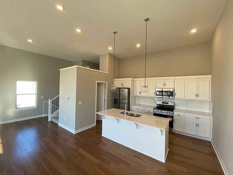 3710 SW Clayton Pl — Photo 4