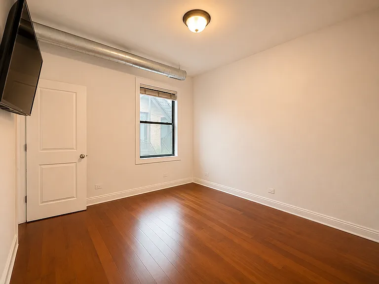1946 W Bradley Pl #2W — Photo 6