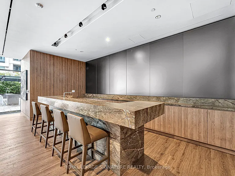 27 Bathurst St #519 — Photo 27