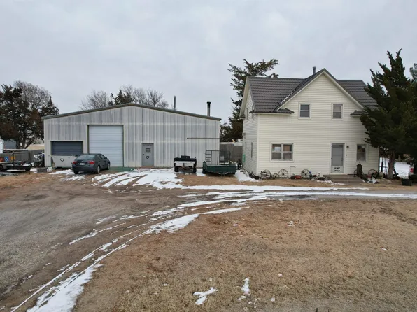 1014 Castle Rock St, Quinter, KS 67752