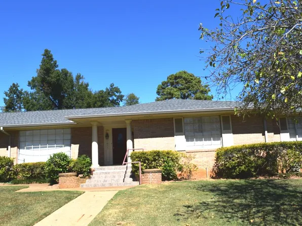 1011 Hilltop Dr, Palestine, TX 75801