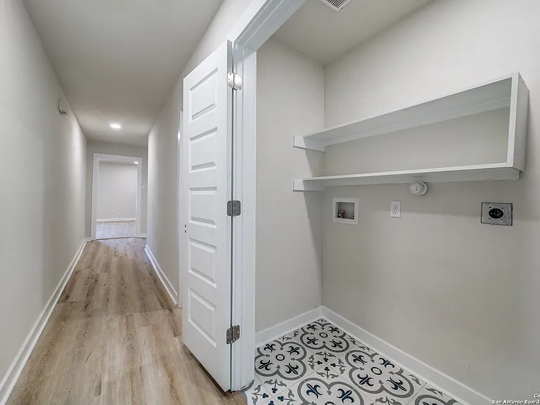 1414 Burleson St — Photo 22