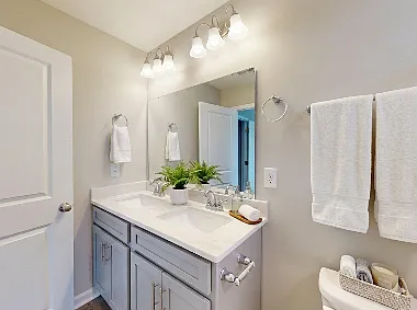 3 bed, 1351 sqft, $2,100 — Photo 4