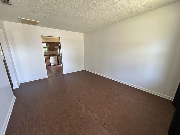 3rd image of 2714 Vista Ln