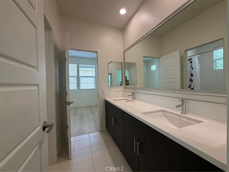 802 Beacon — Photo 18