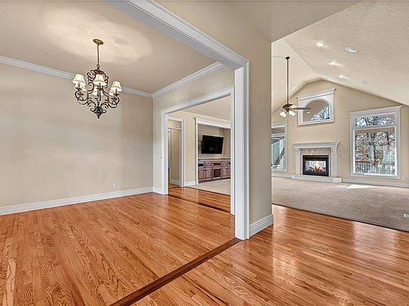 3rd image of 7 Berrydale Ln