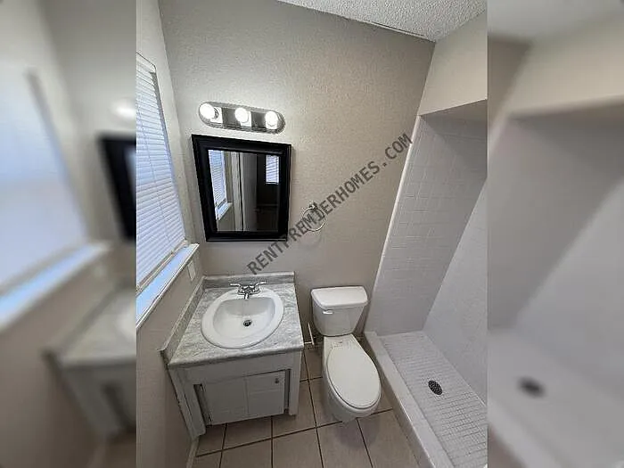 1720 SE 7th St — Photo 17