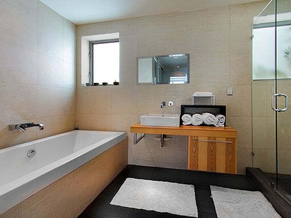 4th image of 1601 West Ave APT 204