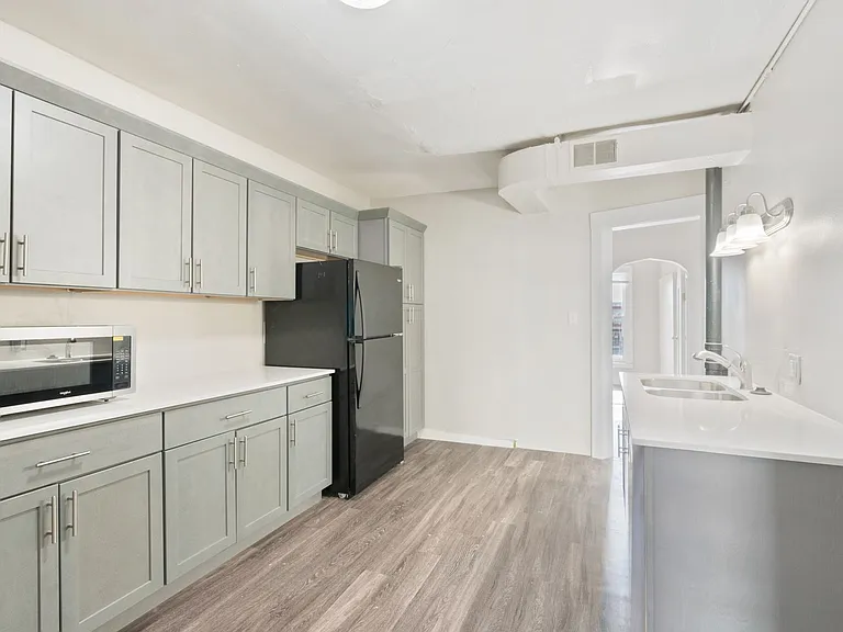 2022 1/2 College St - Cedar Falls — Photo 2
