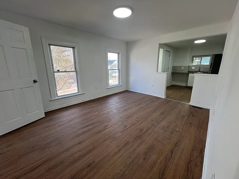 24 Robinson St #3 — Photo 3