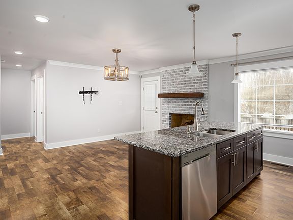 5th image of 570 Hazelwood Dr