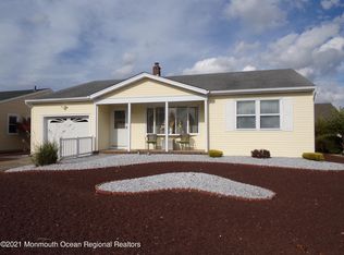 8 Sheridan Rd, Toms River, NJ 08757