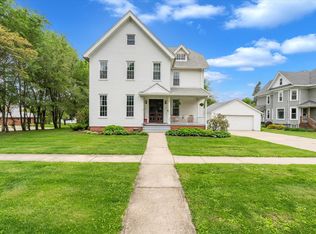 127 S Vail St, Geneseo, IL 61254