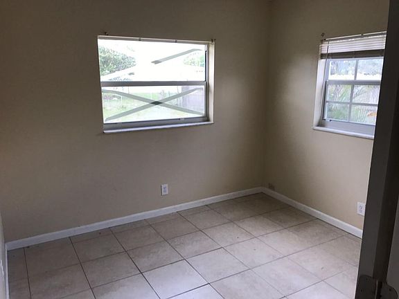 5th image of 1635 N Seacrest Blvd
