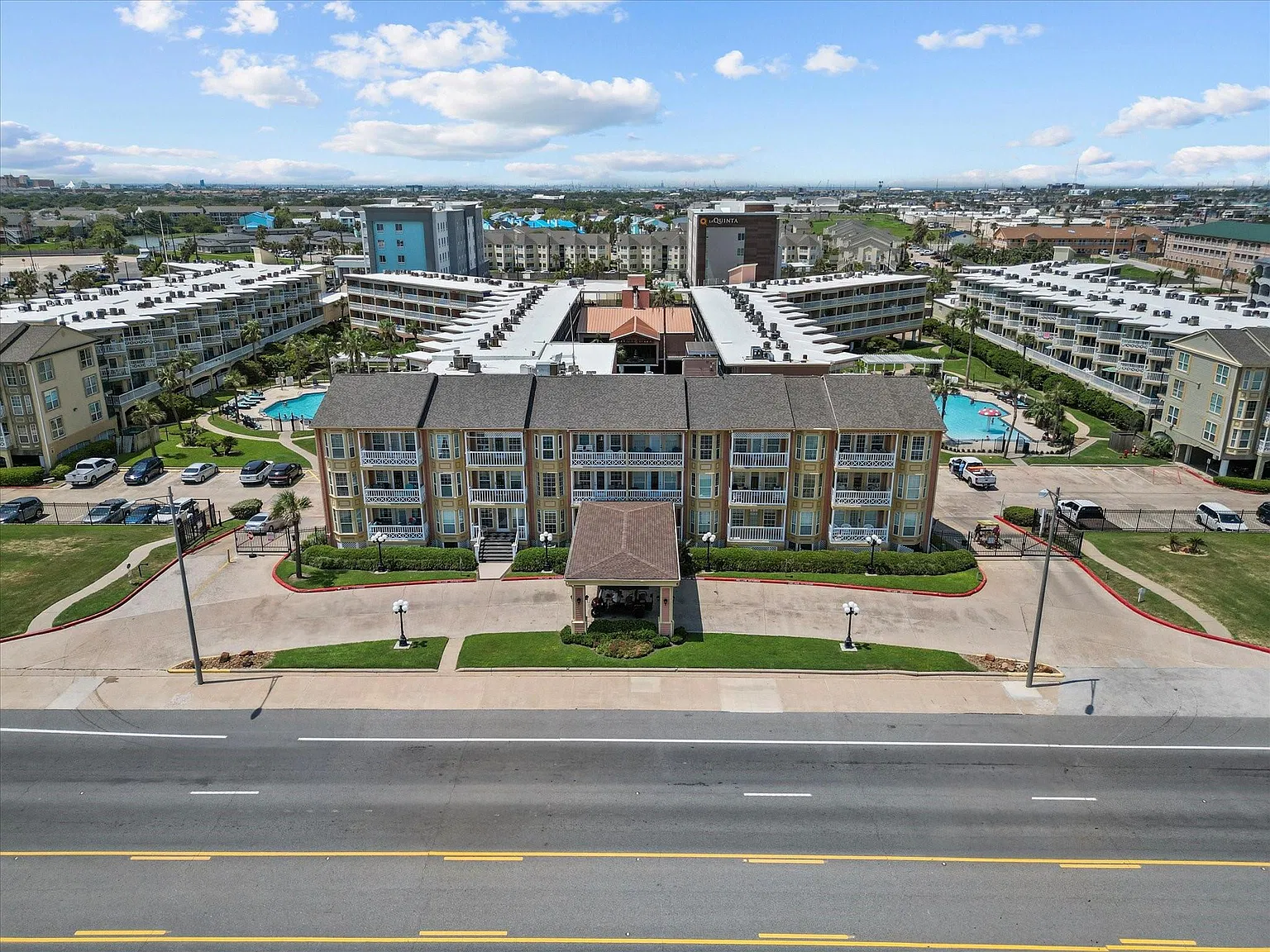 1 bed, 1.0 bath, 474 sqft, $1,350 — Photo 3