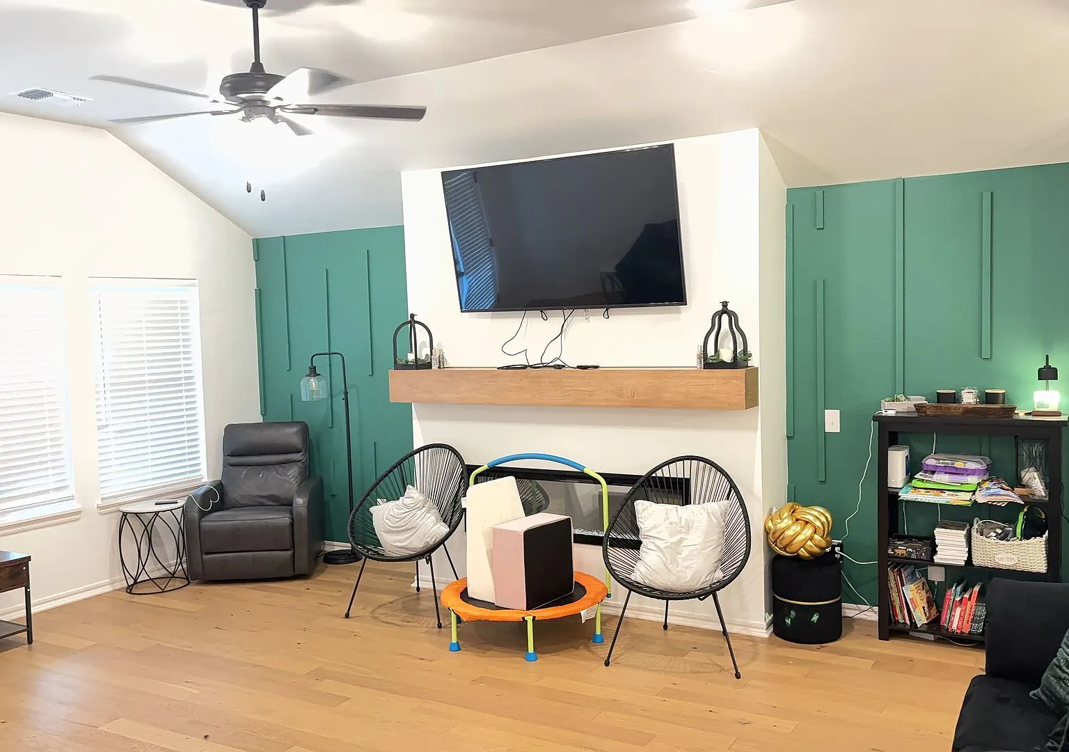 Very Nice 4 Bedroom 2 Bathroom House in Mustang Schools — Photo 4