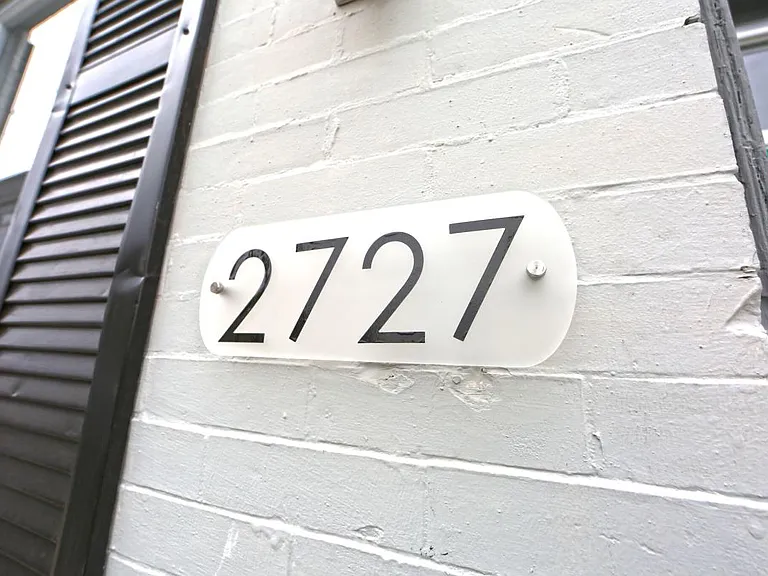 2727 Helen St — Photo 2