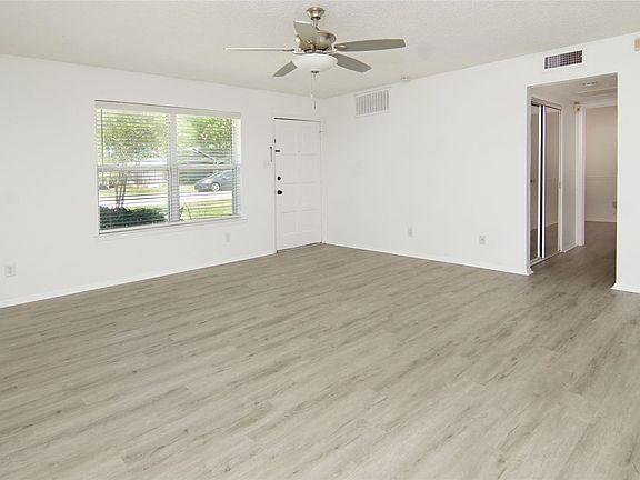 3rd image of 636 Timberline Dr