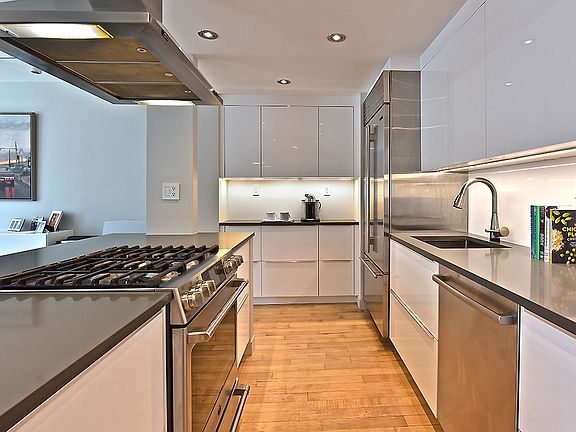 4th image of 359 W 11th St APT 6A