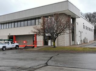 240 33rd Ave SW, Cedar Rapids, IA 52404