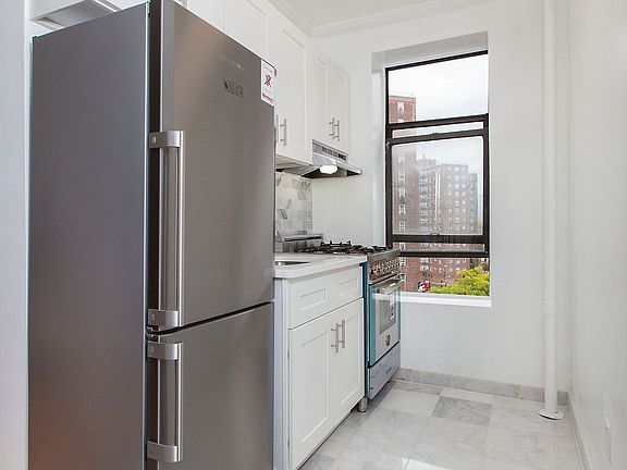 3rd image of 403 E 8th St APT 17