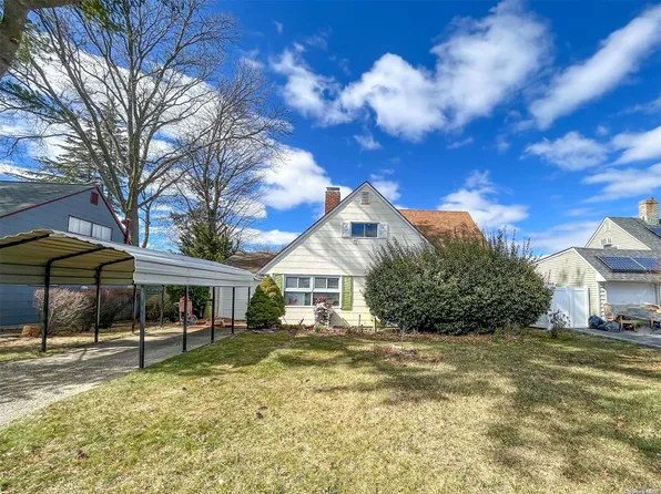 12 Radial Lane, Levittown, NY 11756