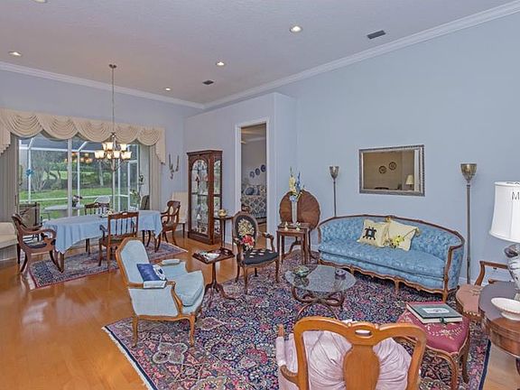 4th image of 447 Foxhill Dr