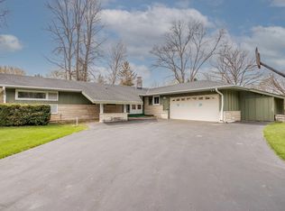 N61W15889 Edgemont Dr, Menomonee Falls, WI 53051